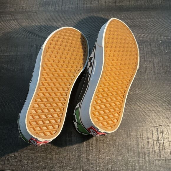 VANS X Marvel Classic Slip on Hulk checkerboard Shoes Size 6 Men 7.5 Women - Picture 9 of 10